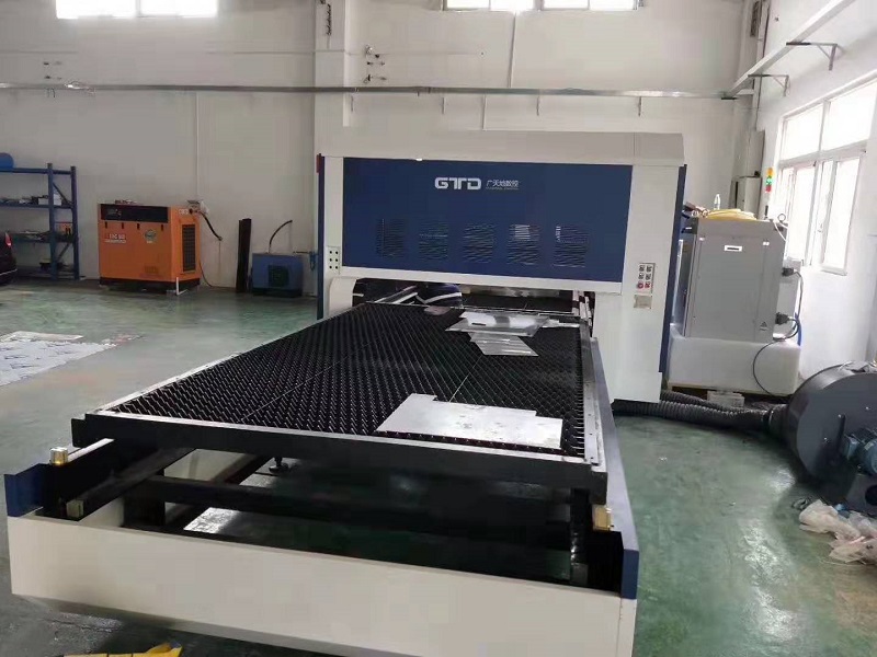 金屬激光切割機打孔時爆孔是什么原因