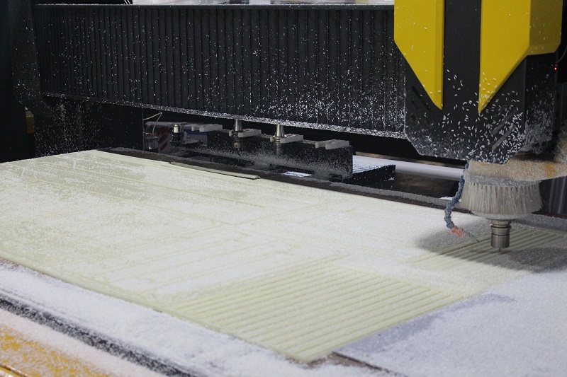 ABS板下料機(jī)下料時(shí)粘刀的解決方法