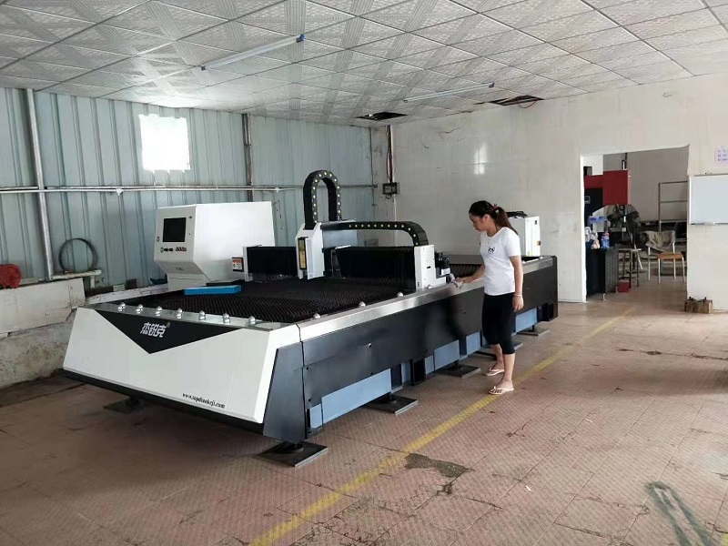 光纖激光切割機(jī)激光頭結(jié)構(gòu)