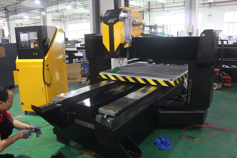 杰克鋁板雕刻機(jī) 銷售結(jié)束我們的服務(wù)才剛開(kāi)始